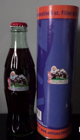 2002-RO € 40,00 coca cola flesje 8oz Salt lake city 2002 XIX olympic winter games (afb. gebouw).jpeg